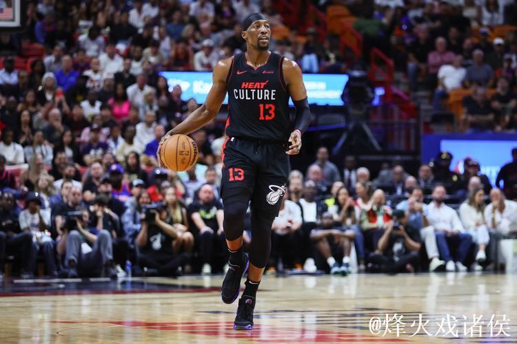 阿德巴约上半场7中4，三分3中1得到13分9篮板2助攻1抢断