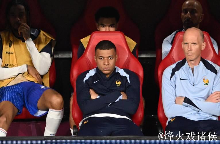 今晚会上吗？记者：姆巴佩赛前没和其他替补球员